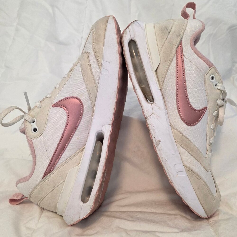 NIKE GSG Air Max Dawn - Size 7Y/ Women's 8.5